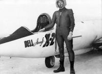 Le Bell X-2  et Iven C. Kincheloe
