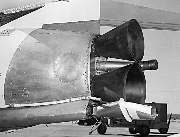 Les tuy&egrave;res allong&eacute;es du XLR-25 install&eacute;es lors des derniers vols