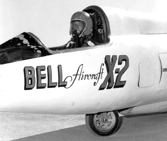 Kincheloe dans le cockpit du X-2