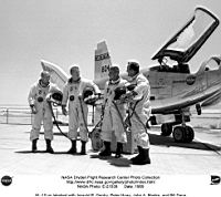 Les pilotes du HL-10 : Gentry, Hoag, Manke et Dana