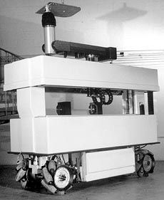 Le Tesselator, du Carnegie Mellon Institute, introduit en 94 pour enlever et recoller automatiquement les 17 000 tuiles du dessous de la navette n’a jamais correctement march&eacute;, la NASA est revenue d&egrave;s 95 &agrave; un collage manuel.