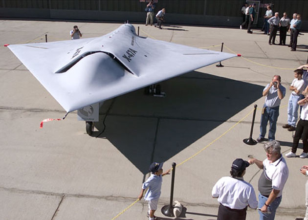 avec le X-47, les militaires de l’USAF abandonnent l’id&eacute;e selon laquelle un pilote est n&eacute;cessaire : c’est le premier avion drone con&ccedil;u au d&eacute;part comme un avion de chasse ou d bombardement.