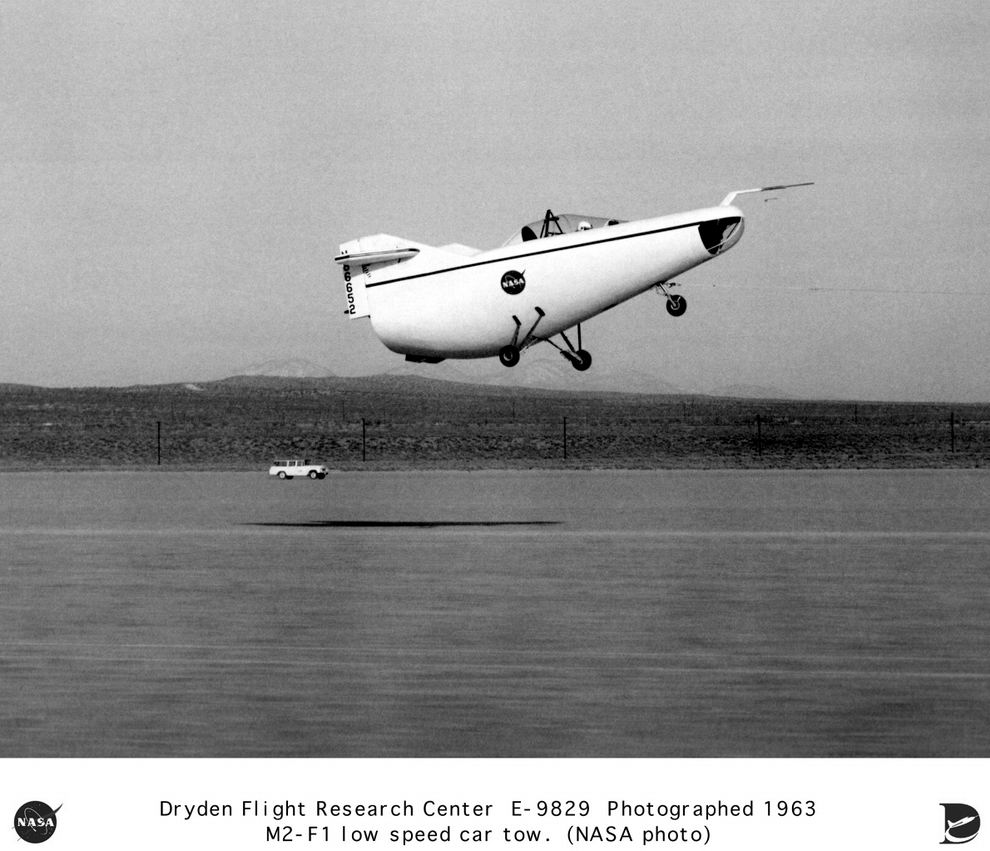 Premiers d&eacute;collages en 1963 tract&eacute; par  la Pontiac: &agrave; 85 miles, l’engin se soul&egrave;ve tout seul.
