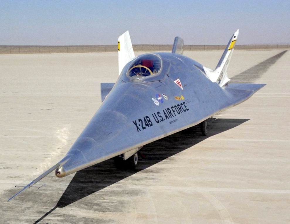 La ligne radicalement modifi&eacute;e du X-24B, devenu v&eacute;ritable triangle volant.