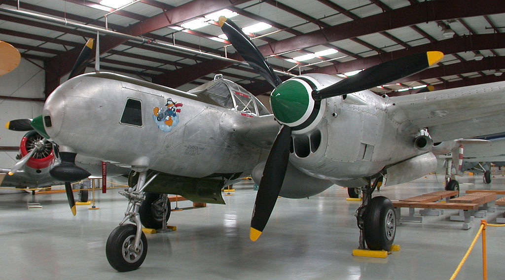 Lockheed P-38 Lightning (F-5G) exposé