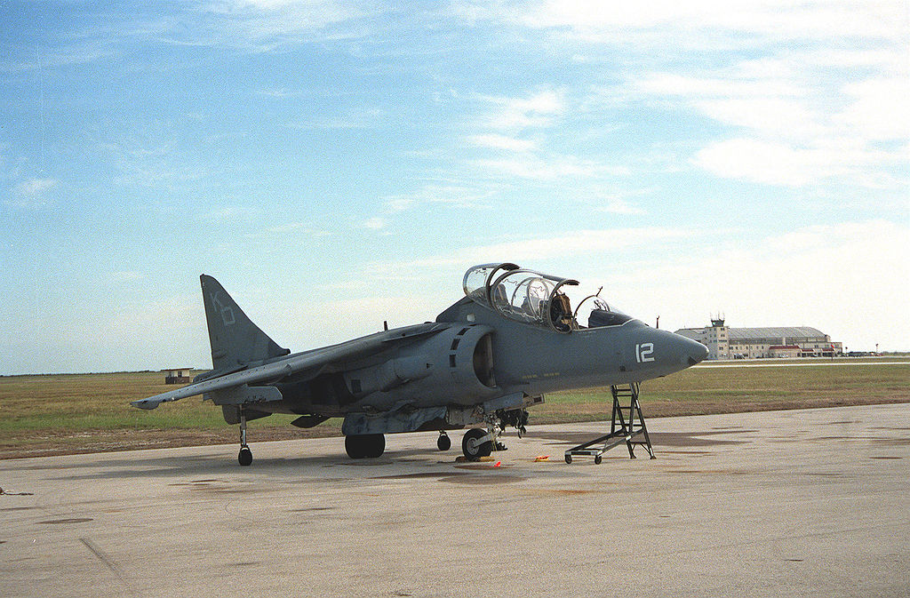 McDonnell Douglas AV-8 Harrier II (TAV-B) de l'USMC