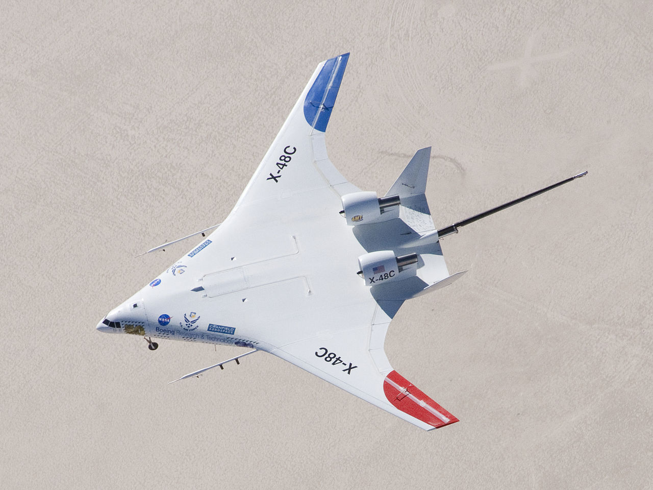 Boeing X-48C en vol vu d'au-dessus