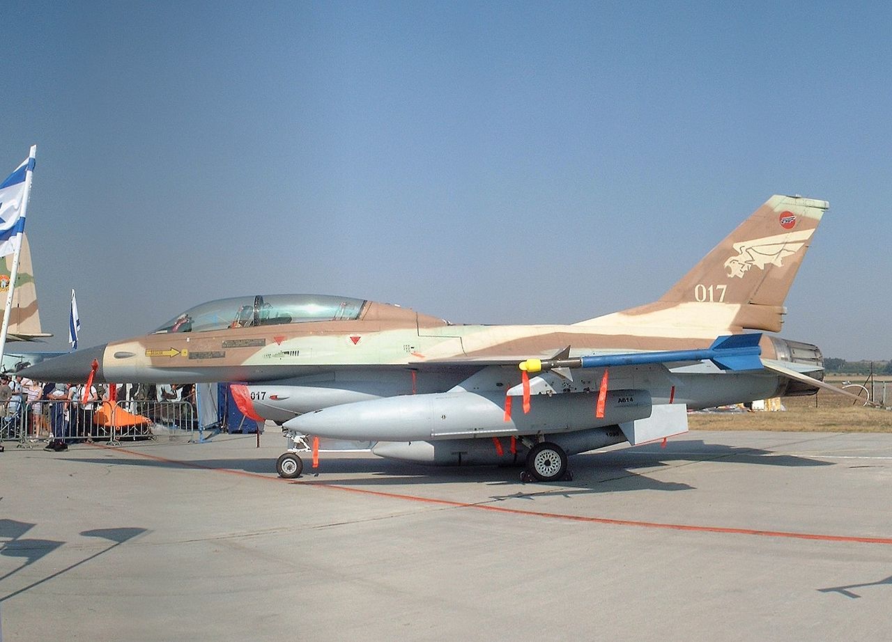 General Dynamics F-16B israélien