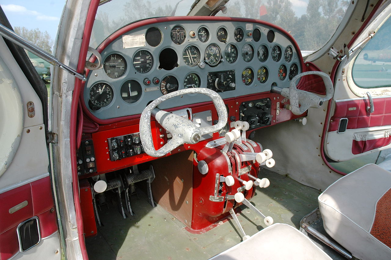 Let L-200D Morava - Cockpit