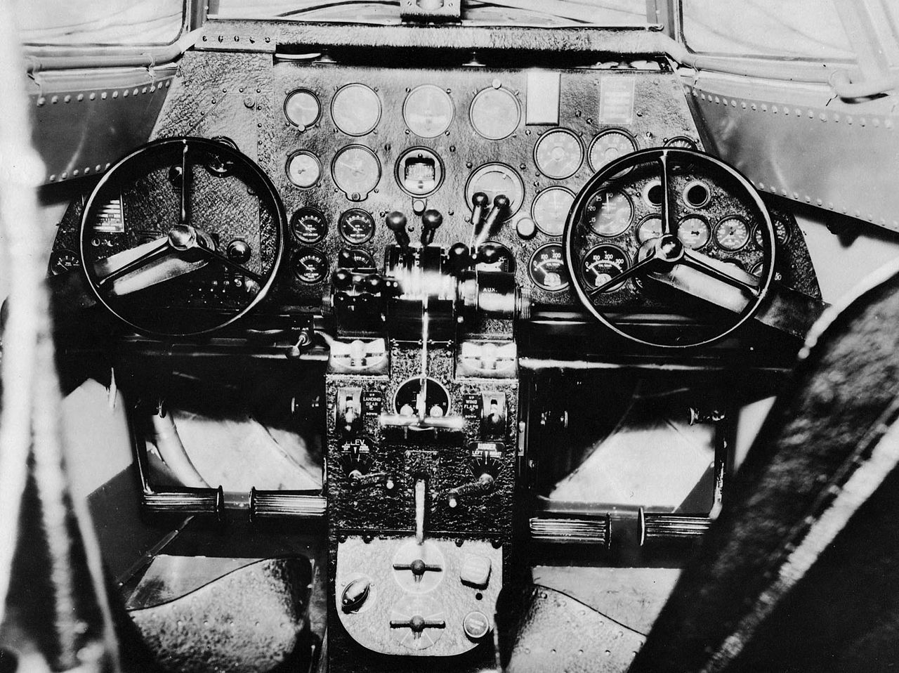 Lockheed 10 Electra (XC-35) - Cockpit