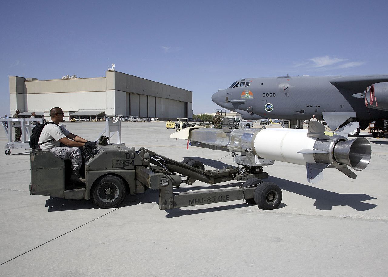 Boeing X-51A Waverider apporté sur un tracteur