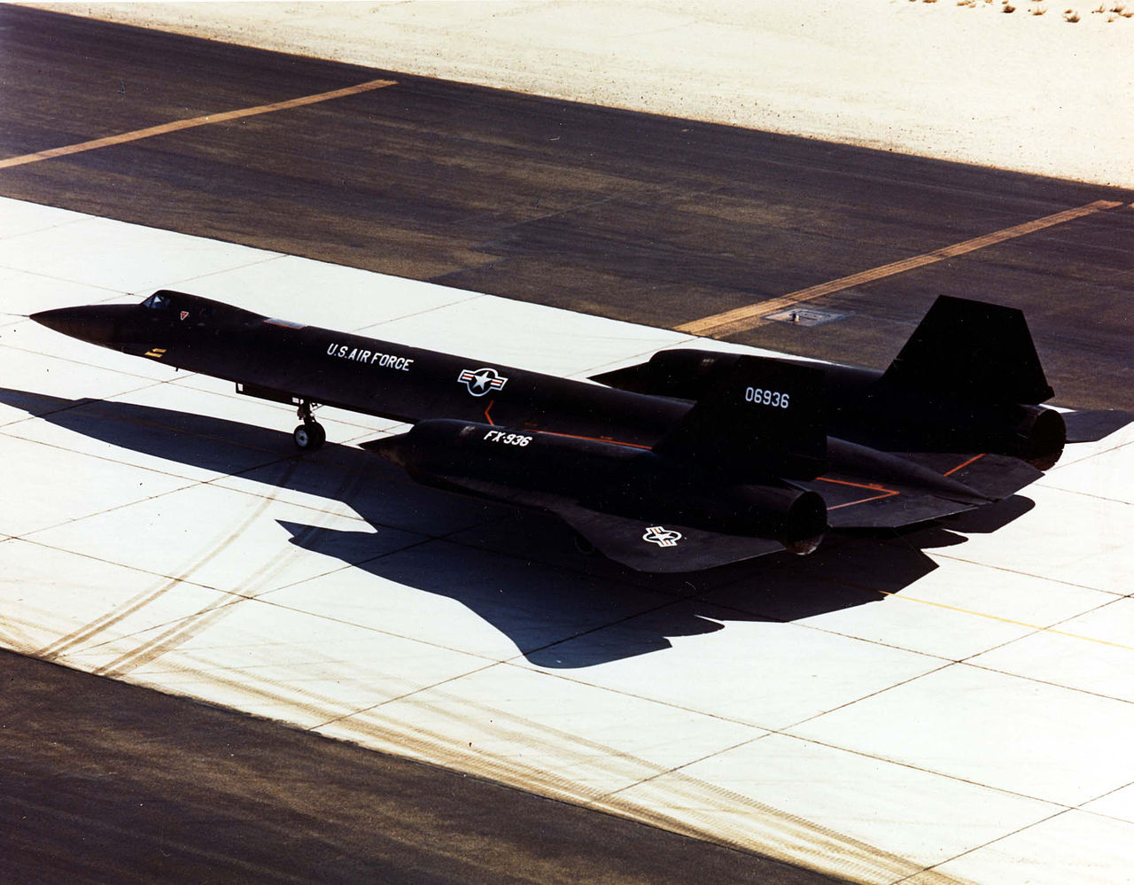 Lockheed YF-12A au sol, vue aérienne