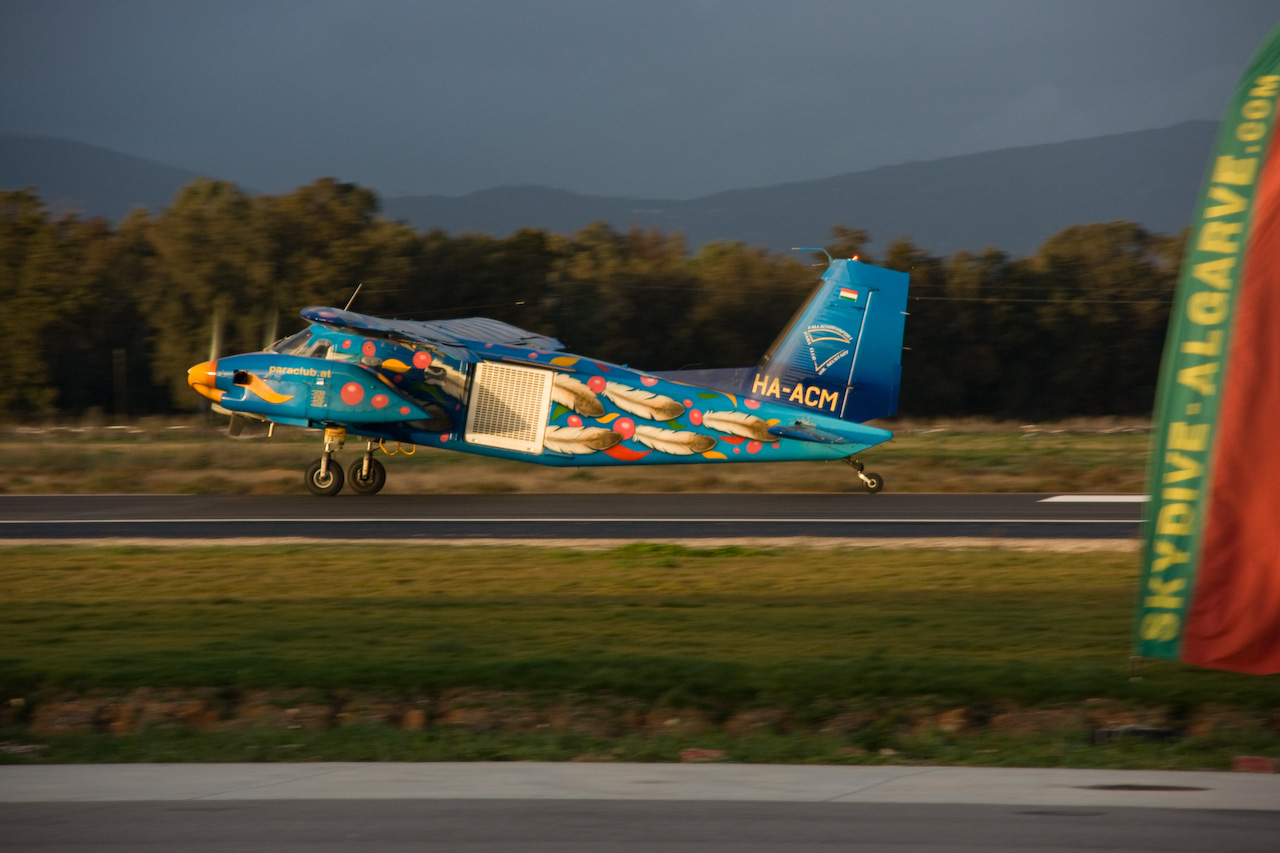 Dornier Do 128 Turbo Skyservant décoré au décollage