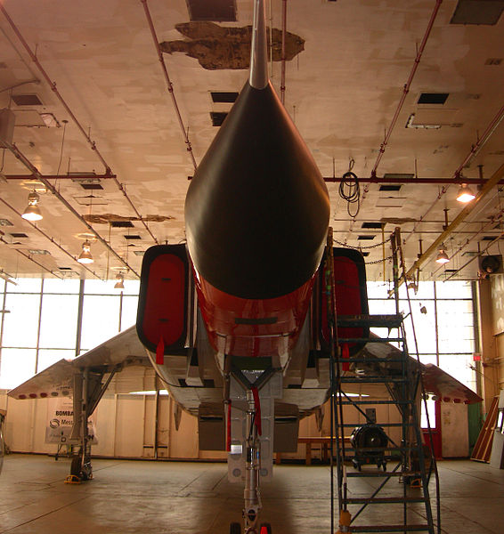 Avro Canada CF-105 Arrow - Réplique vue de front