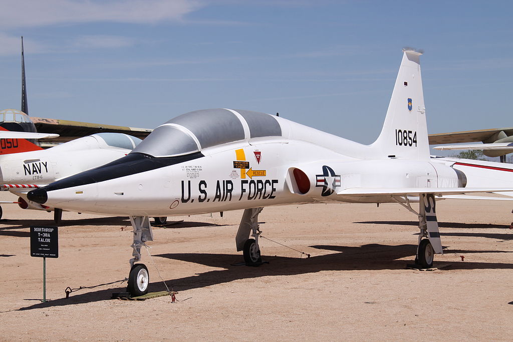 Northrop T-38 Talon (AT-38B) au sol