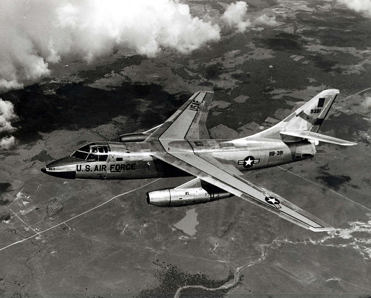 Douglas B-66 Destroyer (WB-66D) de l'USAF en vol