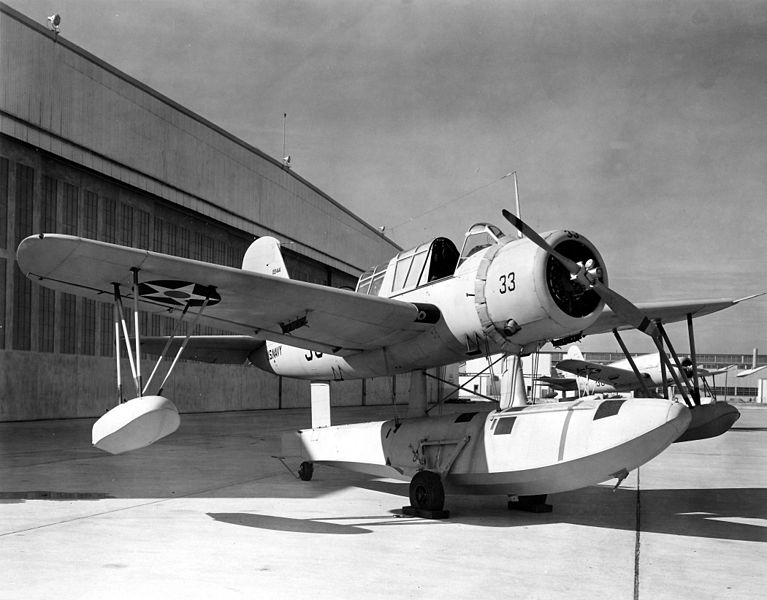 Vought OS2U-2 Kingfisher au sol