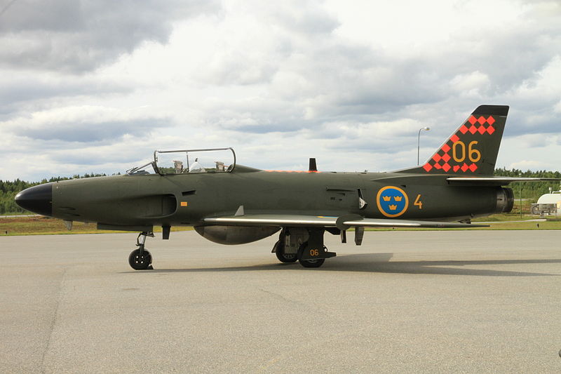 Saab J 32B Lansen suédois de profil