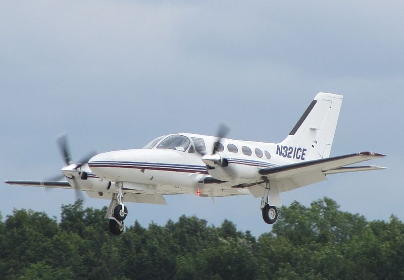 Cessna 421C civil à l'atterrissage