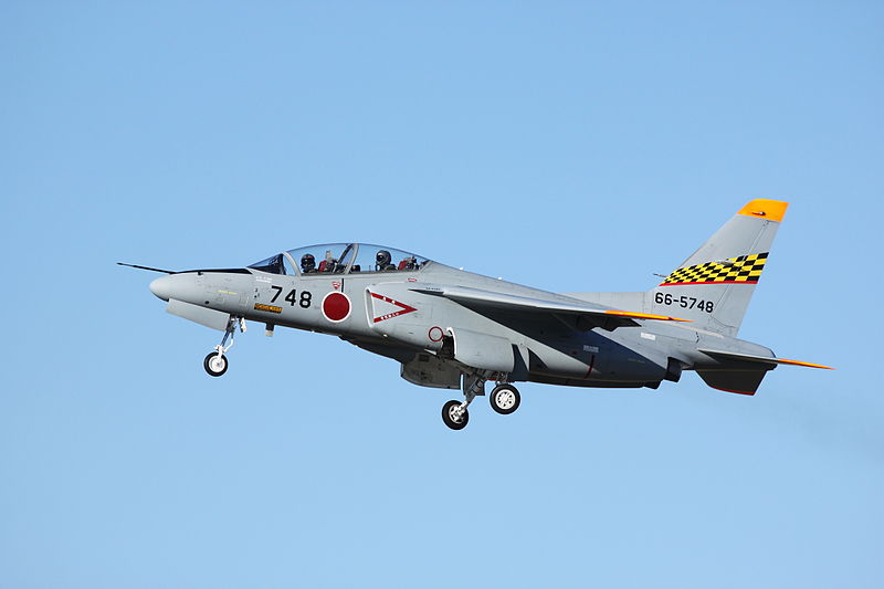 Kawasaki T-4 japonais au décollage