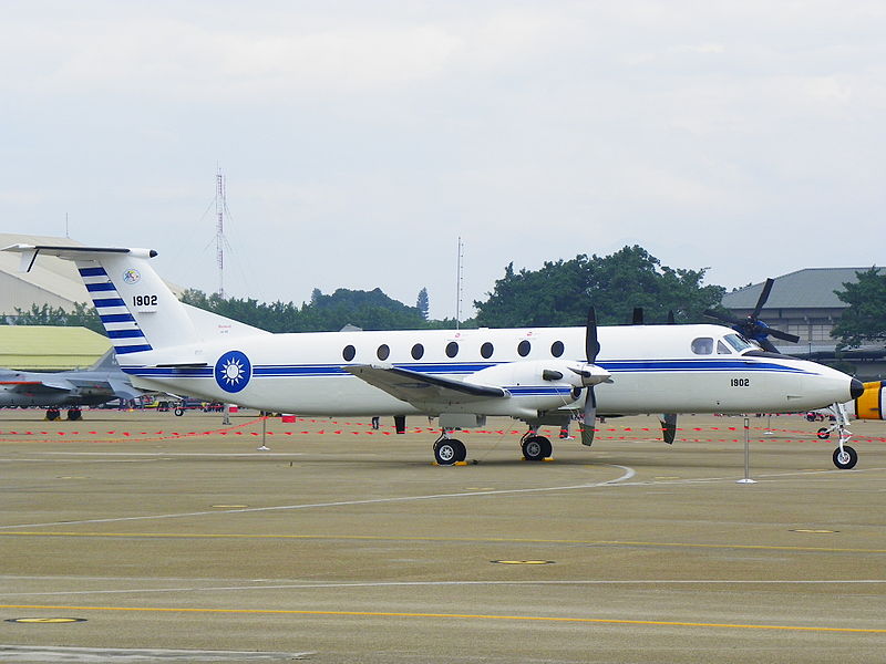 Beech 1900C-1 taïwanais au sol