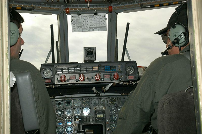 CASA C-212 Aviocar - Cockpit