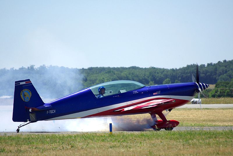 Extra 330LC