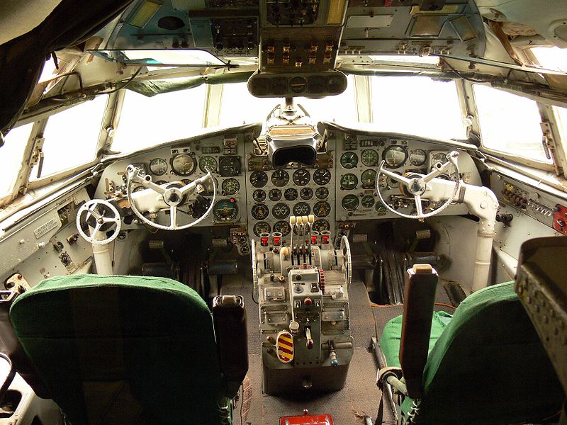 Iliouchine Il-18 Coot - Cockpit