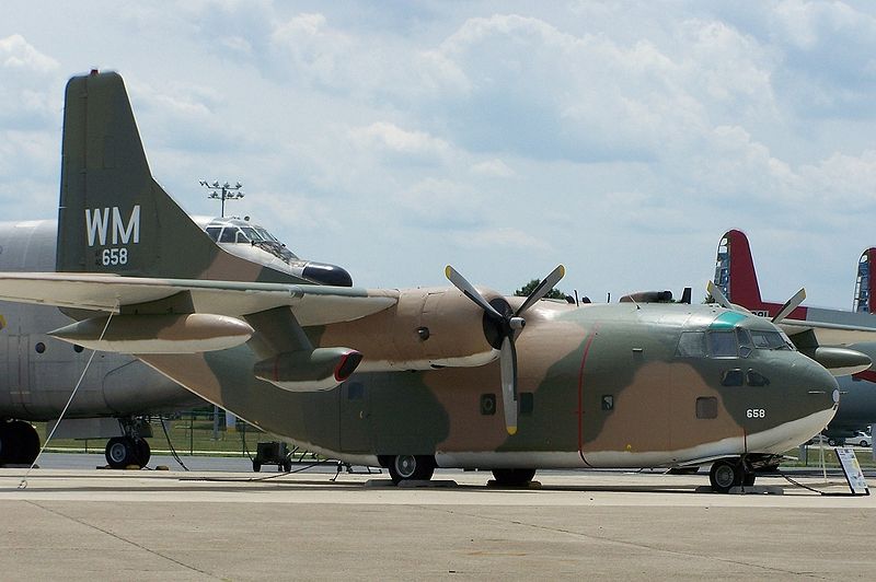 Fairchild C-123K Provider de l'USAF au sol