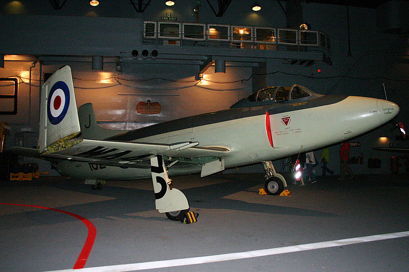 Supermarine Attacker F.1 de la Royal Navy exposé