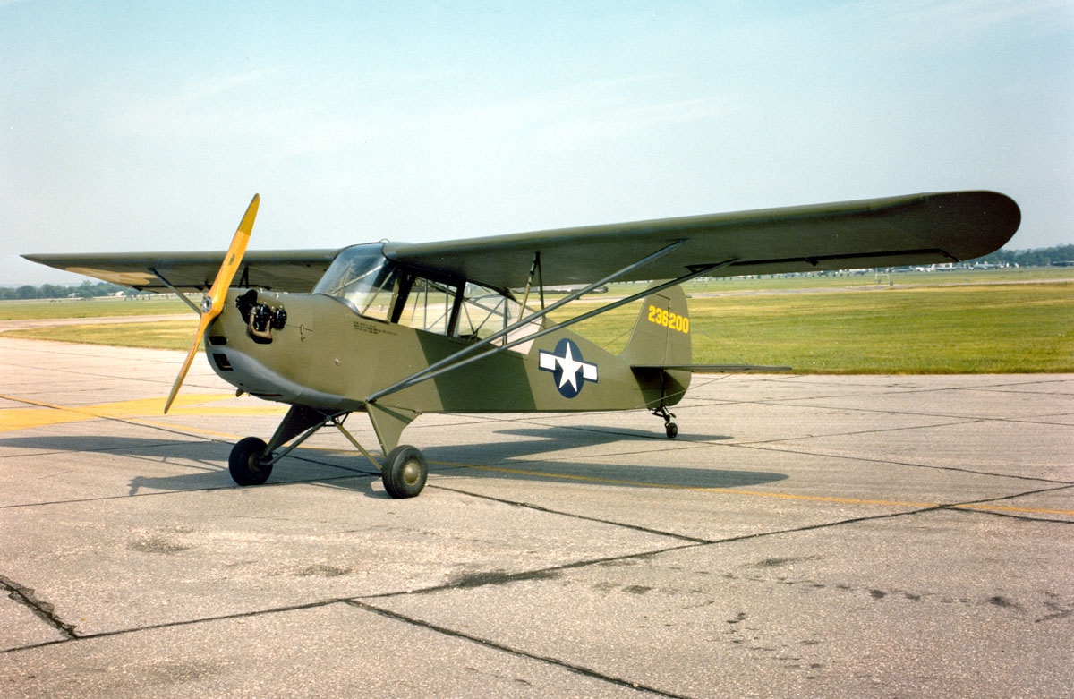 Aeronca L-3B de l'USAAC vu de l'avant