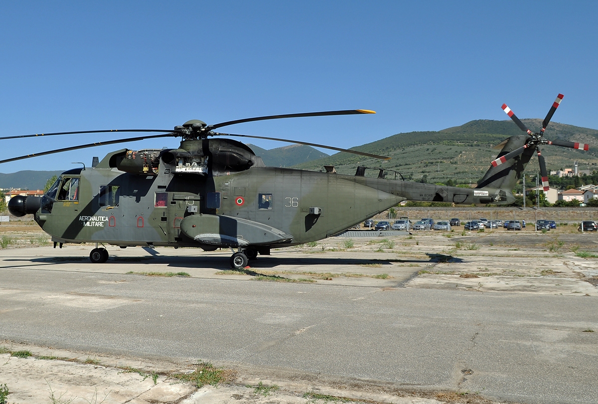 Agusta HH-3F Sea King italien au sol