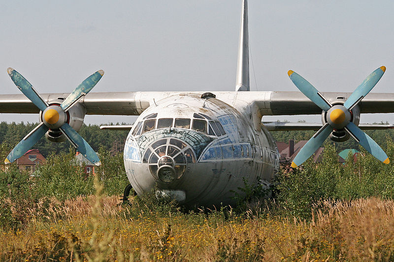 Antonov An-10A Cat civil vu de front