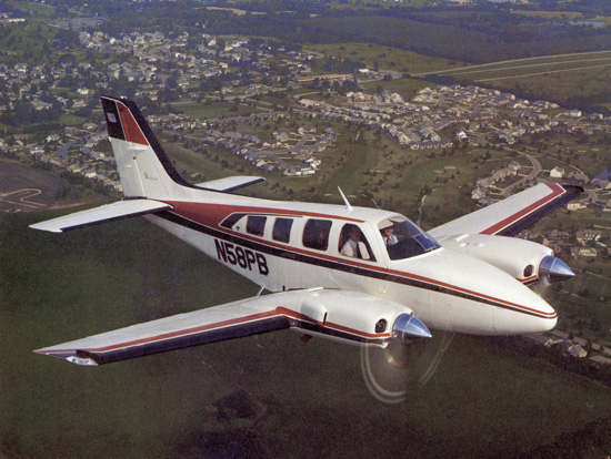 Beech 55 Baron (58P) civil en vol