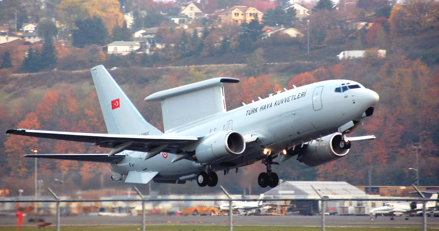 Boeing 737 AEW&C turc au décollage