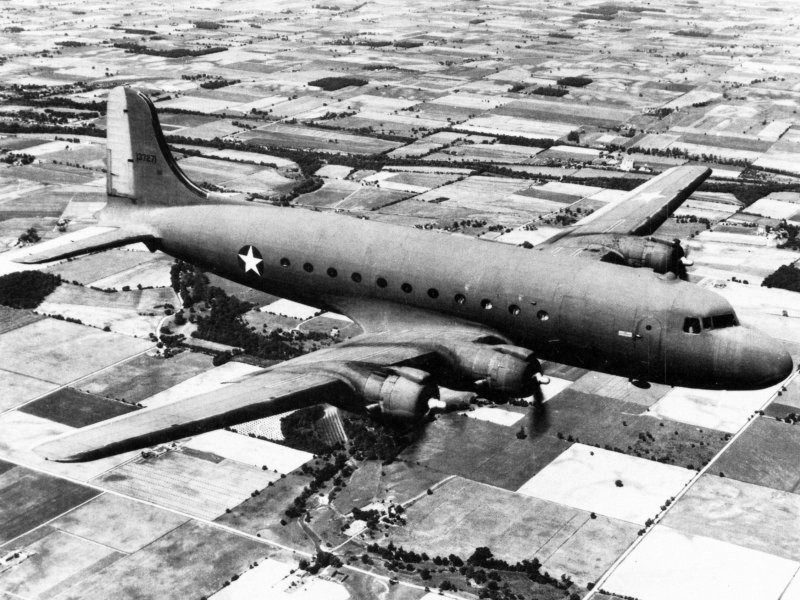 Douglas C-54 Skymaster de l'USAAF en vol