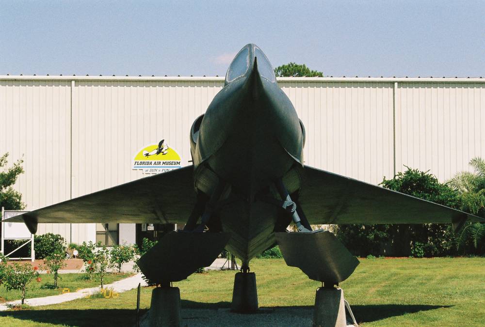 Convair XF2Y-1 Sea Dart (YF2Y-1) vu de front