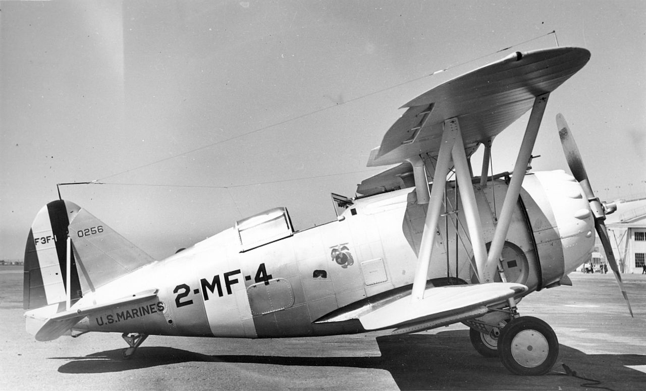 Grumman F3F-1 de l'USMC au sol