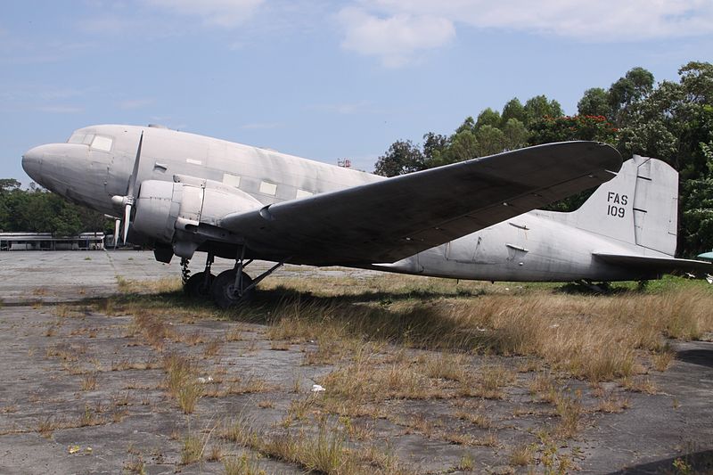 Douglas C-47D Dakota salvadorien