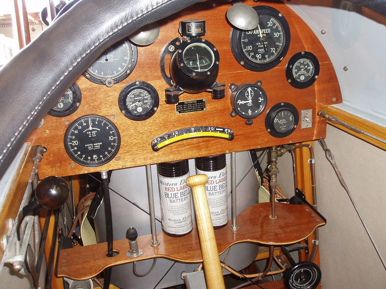 Curtiss JN-4H Jenny, cockpit