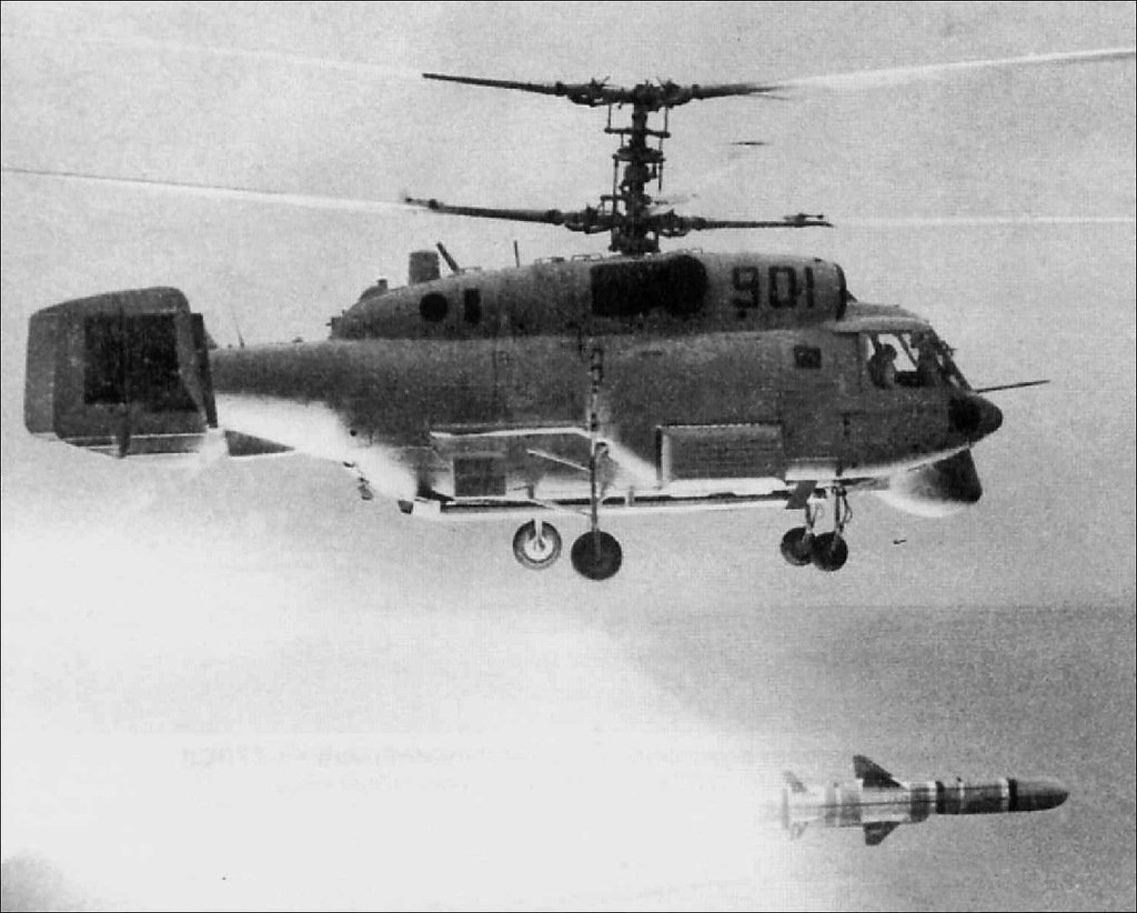 Kamov Ka-27PK tirant un missile Kh-35