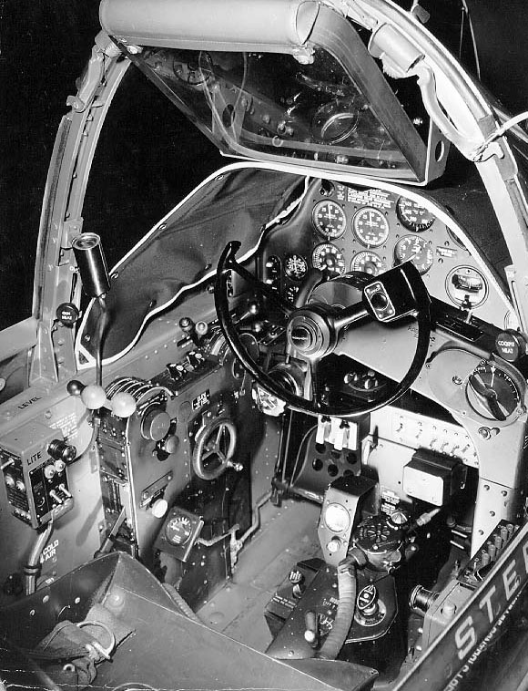 Lockheed P-38G Lightning - Cockpit