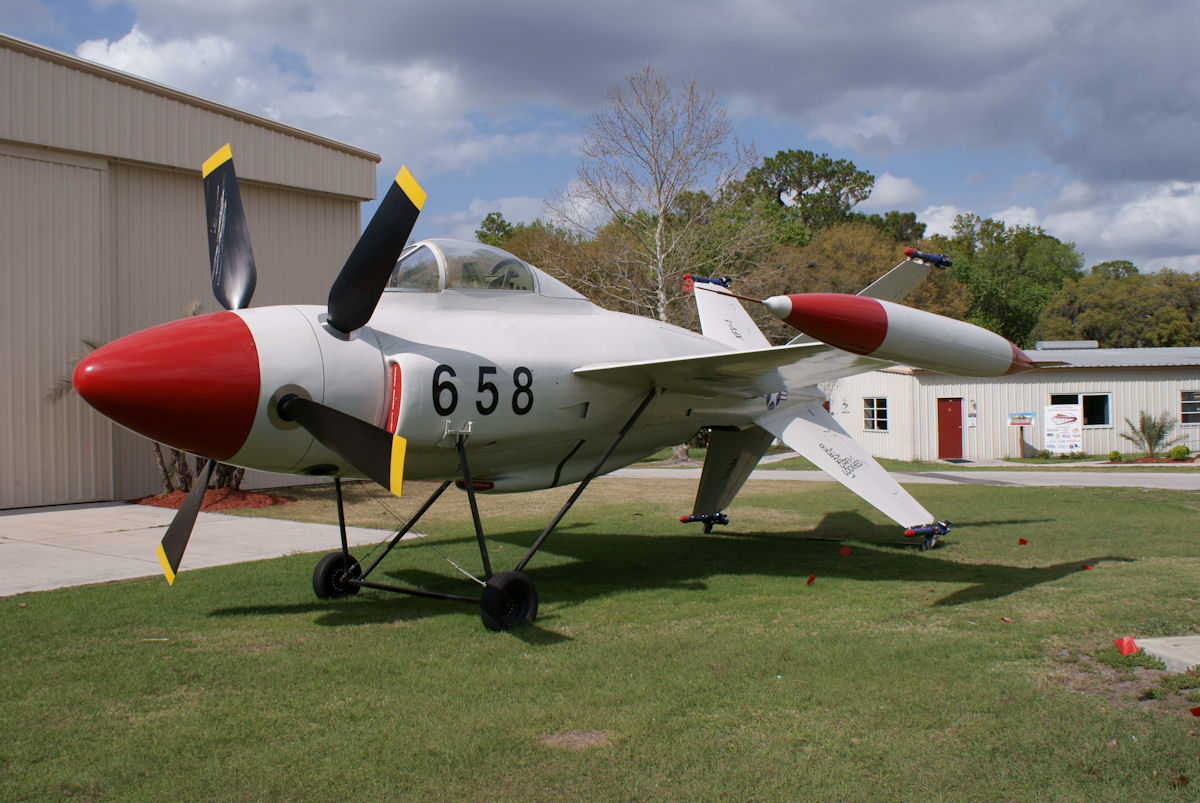 Lockheed XFV-1 Salmon exposé vu de l'avant