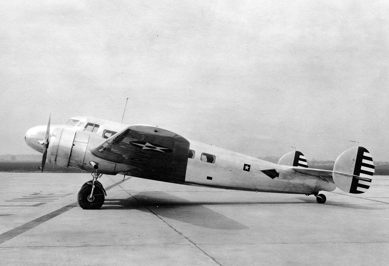 Lockheed 10 Electra (UC-36) de l'USAAC vu de profil