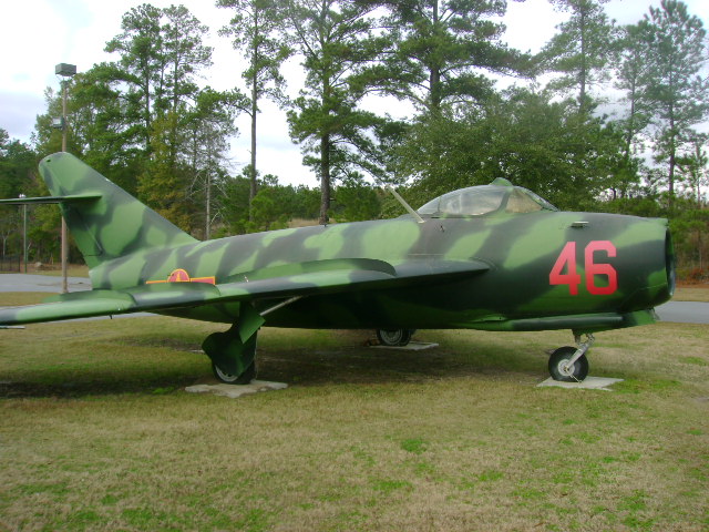 Mikoyan-Gourevitch MiG-17 Fresco aux couleurs nord-vietnamiennes