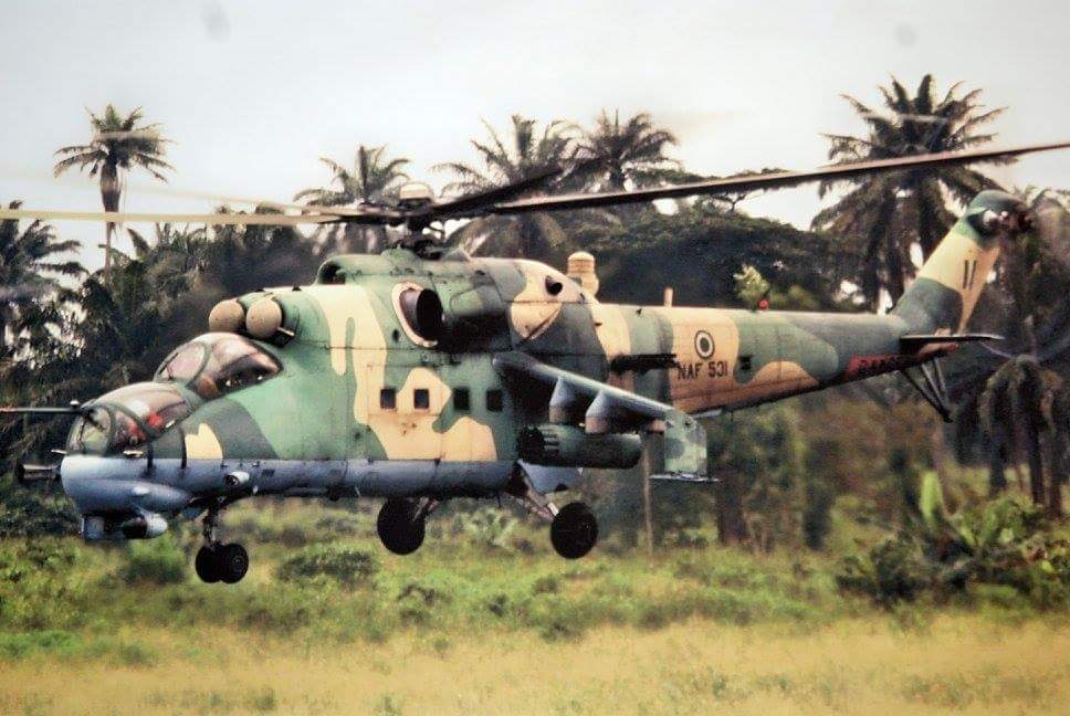 Mil Mi-35P nigérian au décollage