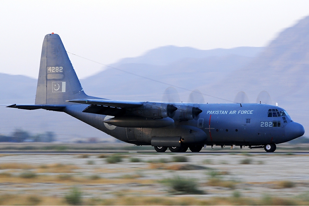 Lockheed C-130E Hercules pakistanais