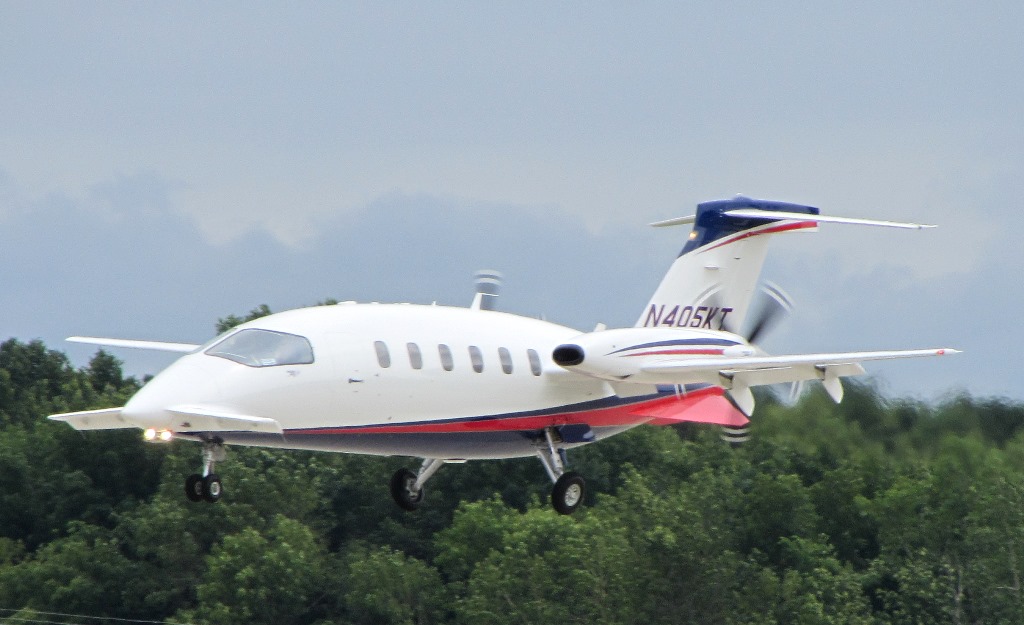 Piaggio P.180 Avanti II à l'atterrissage