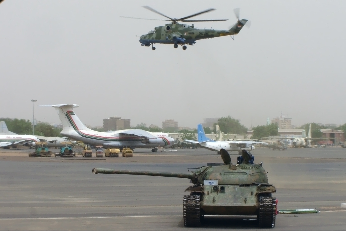 صور القوات الجوية السودانية [ Sudan Air Force ]  - صفحة 3 Sudanese_Air_Force_Mil_Mi-24_Onyshchenko-1