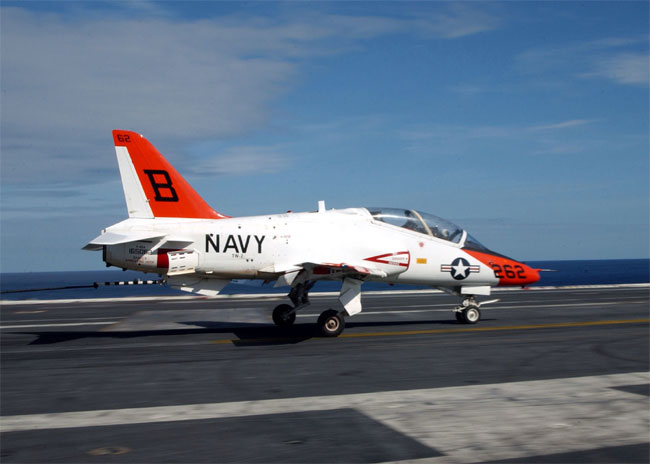 McDonnell Douglas T-45A Goshawk de l'US Navy sur le pont